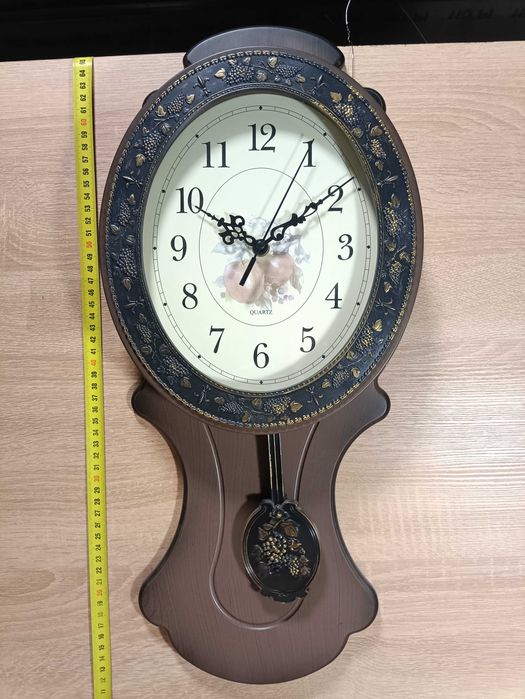 Часы большие настенные с маятником, Новые.