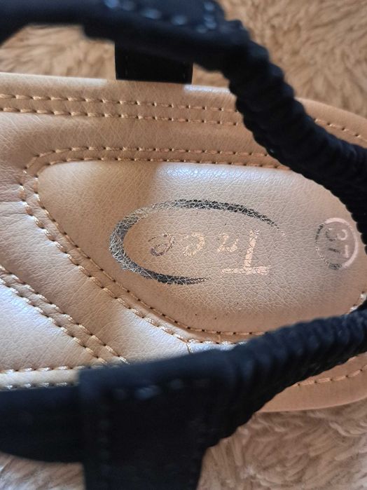 Sprzedam sandały nowe damskie roz.37