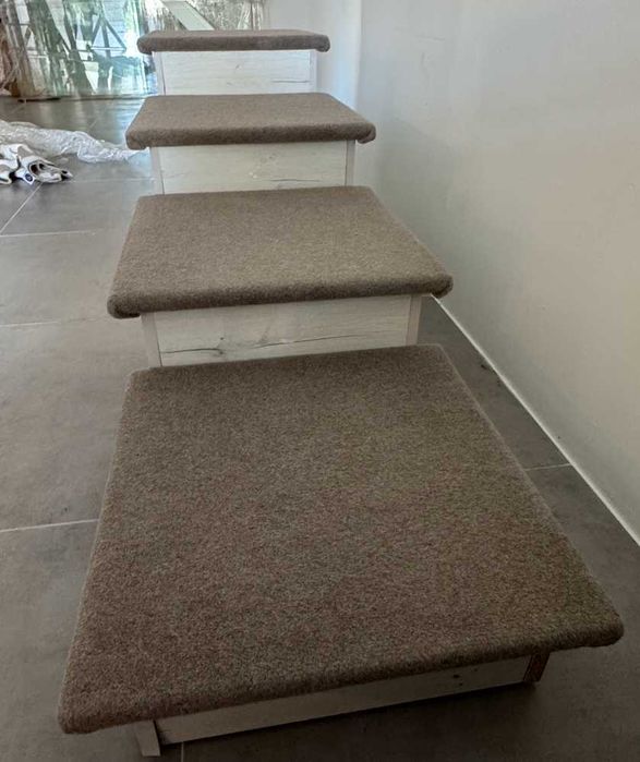 Custom pet stairs(Escadas personalizadas para animais de estimação)