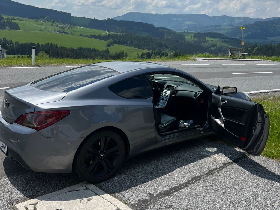 Hyundai Genesis Coupe 2.0T