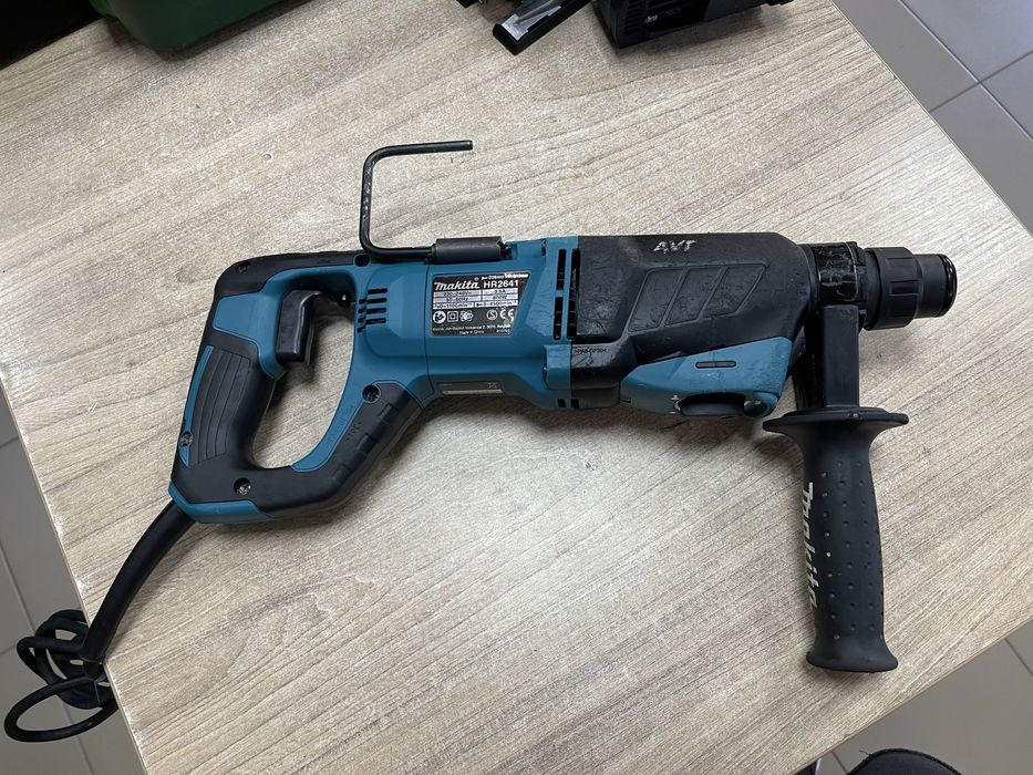 Makita HR2641 / перфоратор Макіта 800W 2.4J