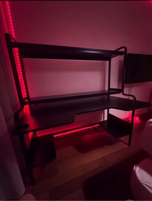 Mesa Gamming FREDDE - IKEA - Ótimo estado.