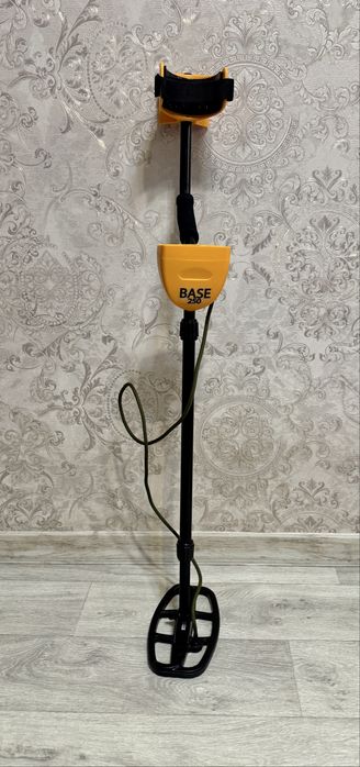 Продам металошукач Гаррет Base 250