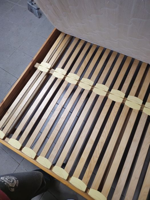 Cama e colchão ikea