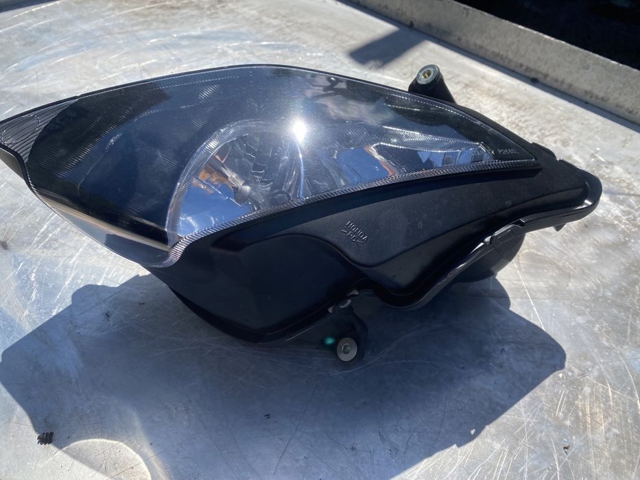Honda VFR 800 Lampa Reflektor Prawy Przód JAK NOWA