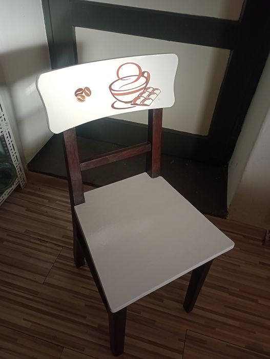 Sprzedam stół+ 2 krzesła