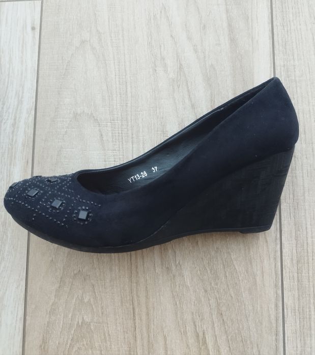 Sapatos pretos de Cunha, tamanho 37
