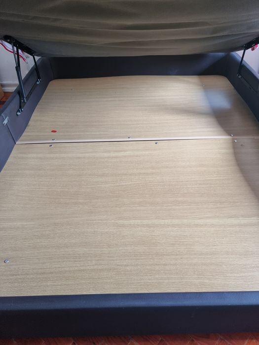 Cama de Casal com Arrumação/Sommier