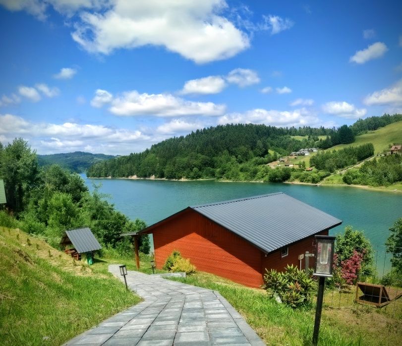 Domki blisko jeziora ,  wolny domek w Bieszczadach górach nad jeziorem