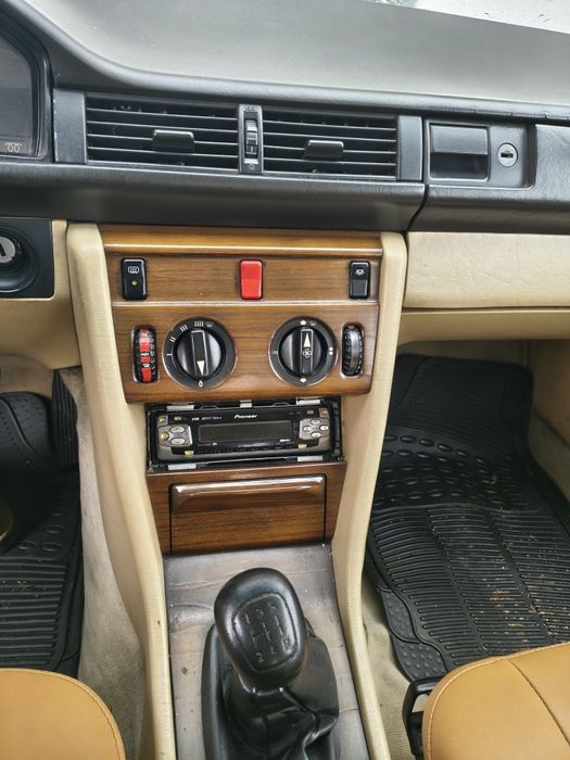 Mercedes-Benz 220D muito bom estado