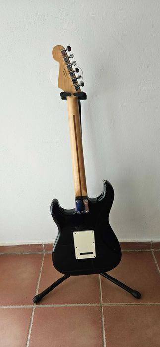 Standard Stratocaster, Pau Ferro Fingerboard, Black