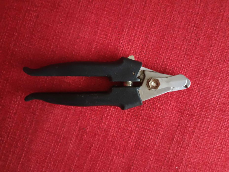 Alicate corta unhas com mola para animais