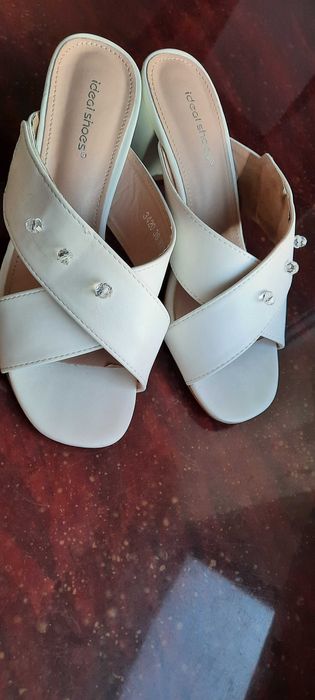 Buty letnie na obcasie białe na klocku