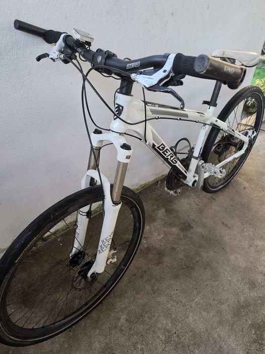 Bicicleta Berg com pneus de estrada