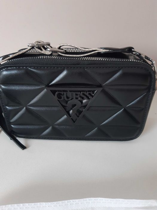 Torebka kuferek Guess