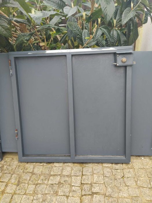 2 (dois) portões de Jardim individuais