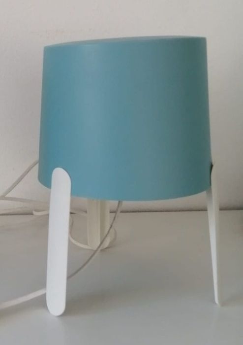 Candeeiro azul de quarto infantil