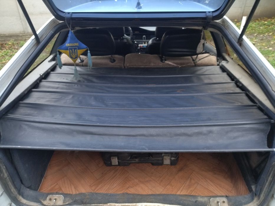 Шторка багажника AUDI 100 c3 Avant