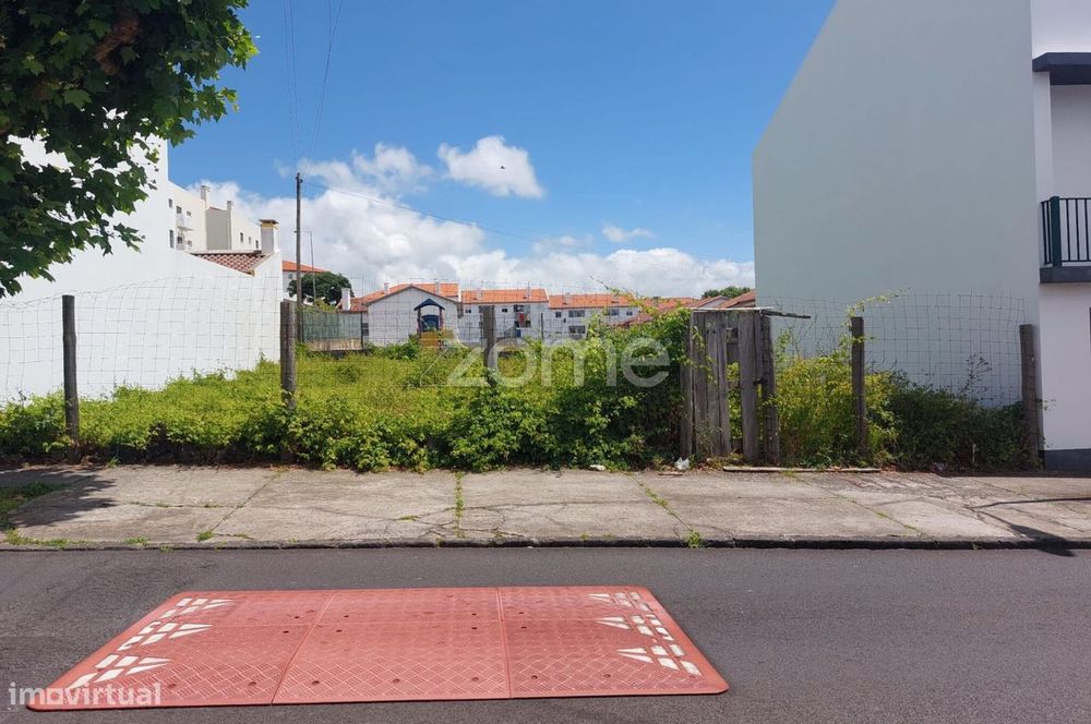 Lote para construção Rua Pintor Domingos Rebelo em Ponta Delgada