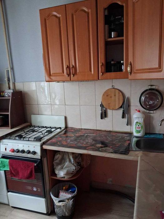 Продам 1-кімнатну на Райдужному масиві Райдужна 13в