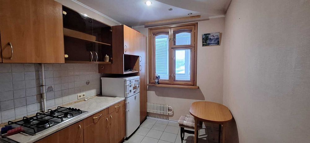 Продається квартира метро Київська