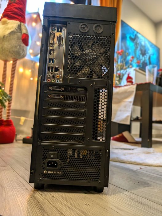 Komputer  i5 4460/ Radeon R7/8GB/SSD/Monitor/ WiFi