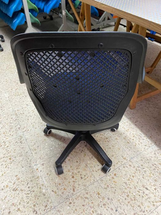 Cadeira de escritório ergonómica com rodas (2)