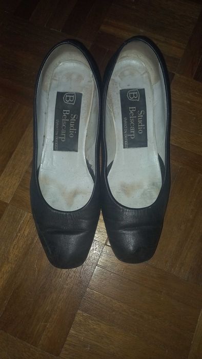 Sapatos clássicos cor preto salto alto