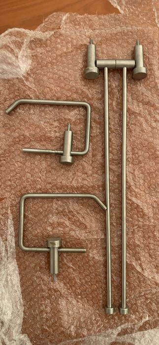 2 Toalheiros e 2  suportes de papel higiénico