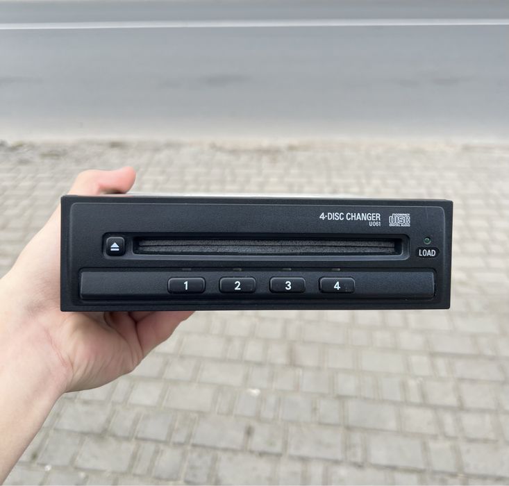 CD-Changer Mitsubishi MZ312395 на 4 диски з авто Pajero III 99-06