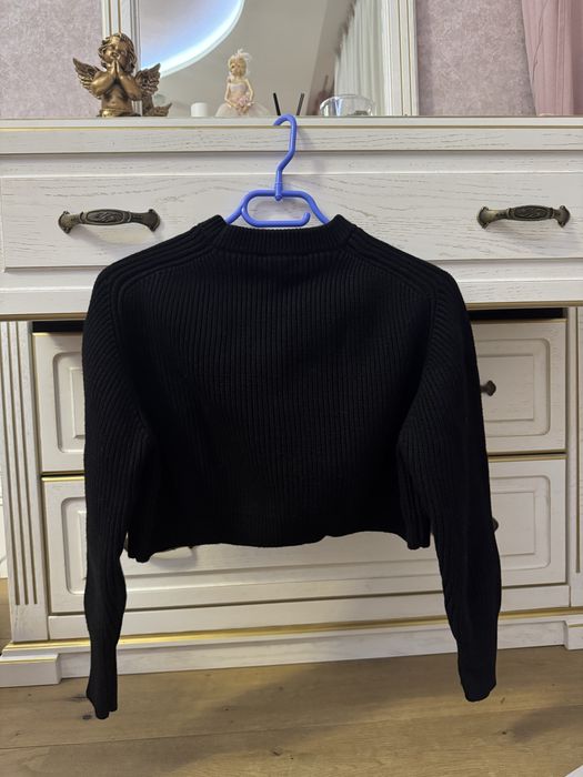 Черный укороченый свитер