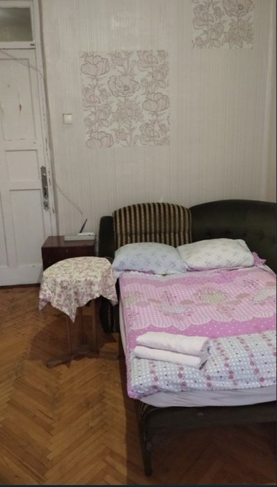 1 кім КВАРТИРА подобово 5 хв пішки до метро та вокзалу.  Балкон.