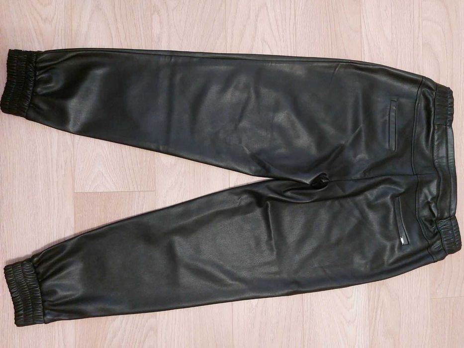 Жіночі штани з екошкіри