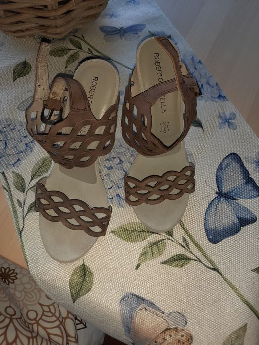 Sandálias cunha Roberto Botela