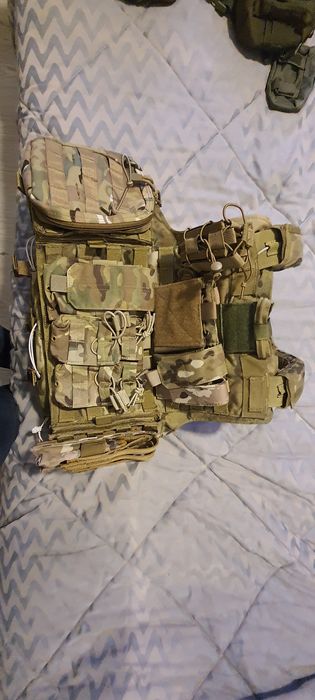 Colete tático militar multicam em excelente estado