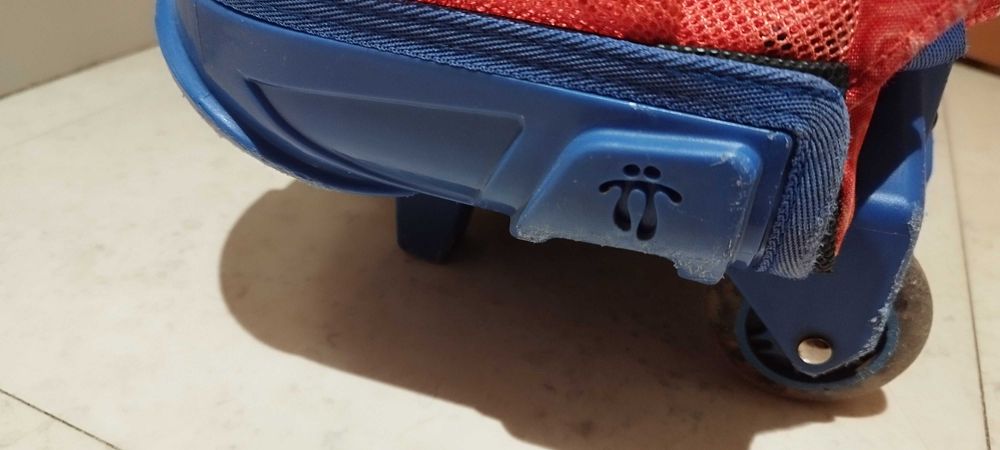 Trolley, estojo e lancheira totto