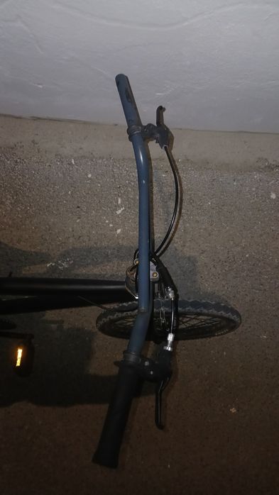 Vendo bicicleta BMX 20", ideal para passeio, manobras ou personalização.