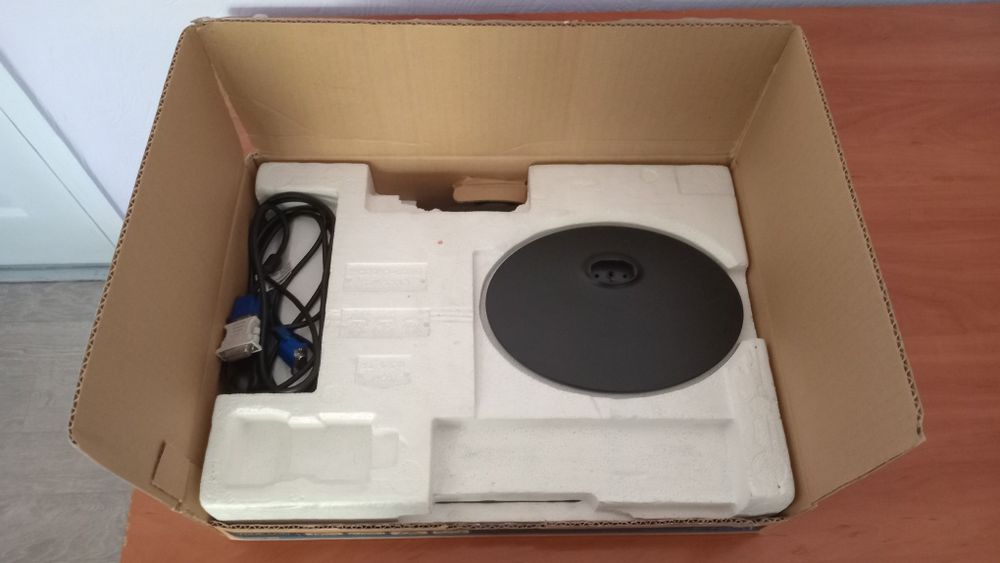 Монітор 19" Samsung syncmaster  E1920NW