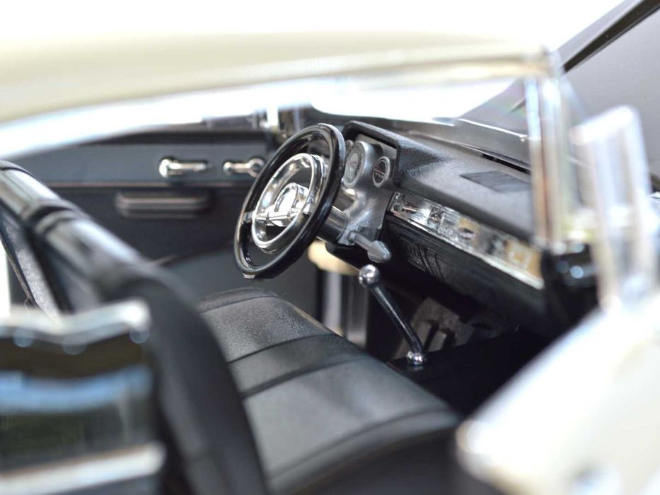 Модель автомобіля Road Legends 1957 Chevrolet Bel Air Police, (1:18)