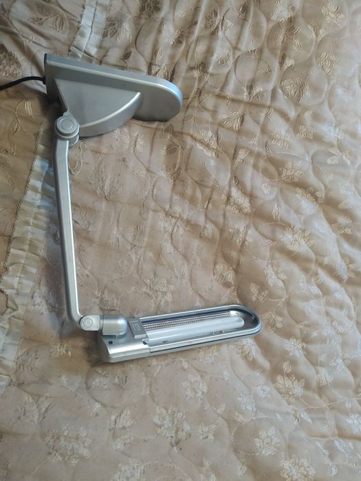 Лампа настільна біла