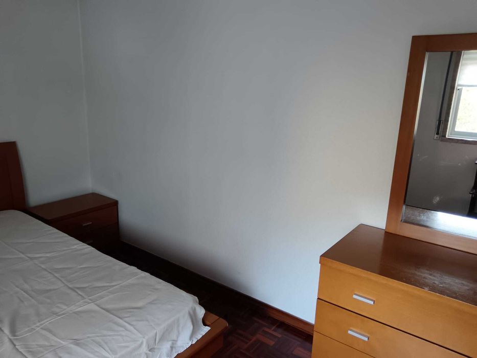 Aluga-se quarto na Damaia