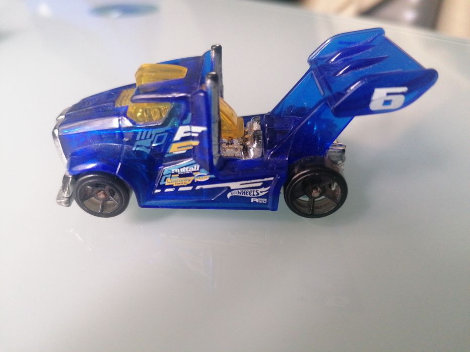 Hot Wheels resorak auto Mattel 2013