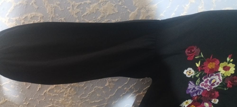 Жіноча вишиванка