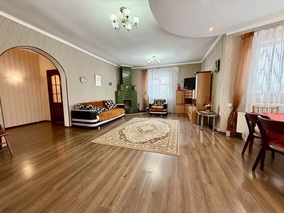 Продам будинок з ремонтом в с.Гостролучча!165кв.м,47 соток,газ, 4 кімн