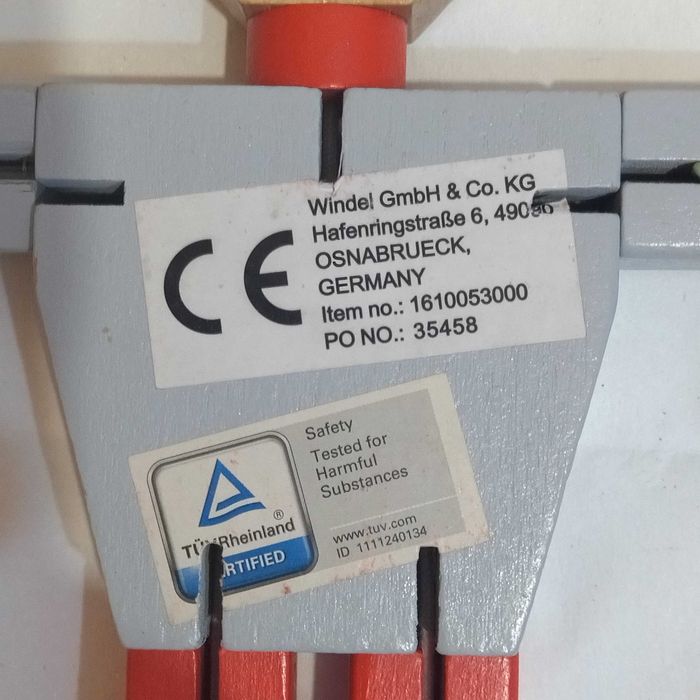 Деревянный робот-трансформер, Германия