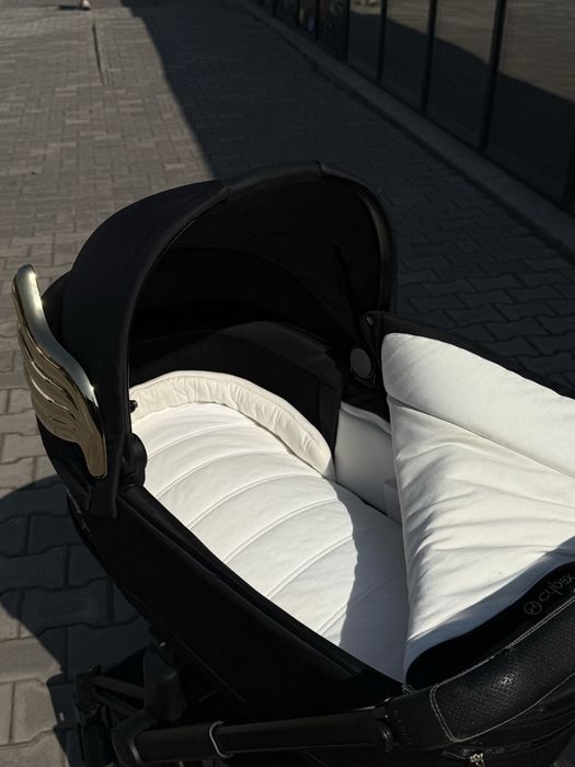 Каляска Cybex e- Priam Jeremy Scott,ездит сама с помощью электродвигателей, премиум класс