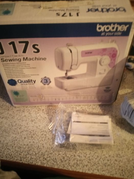 Máquina de costura elétrica, portátil. Marca Sewing machine J 17s