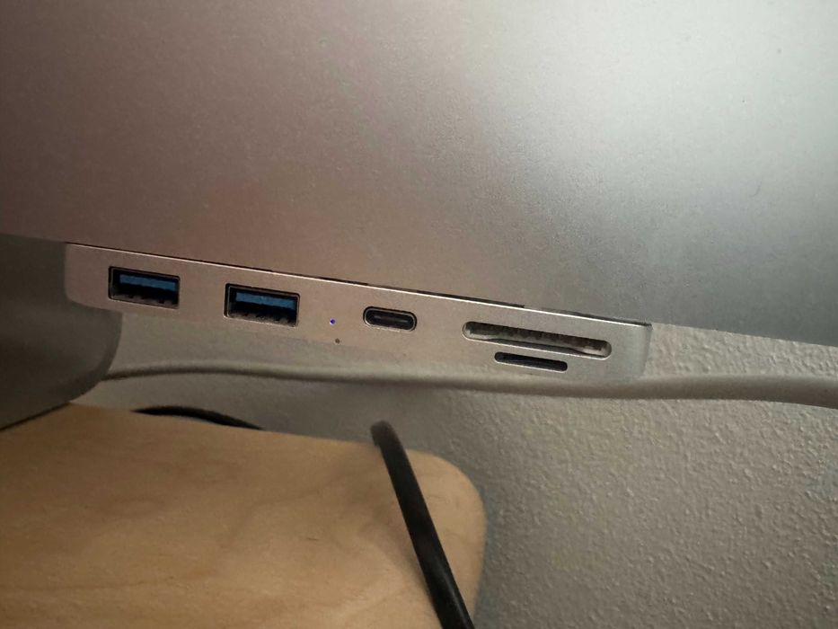 iMac Retina 5K, 27 polegadas, 2017 com Magic Mouse incluído