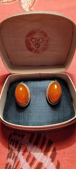 Продам серебряные запонки с  янтарём 875° со звездой, СССР