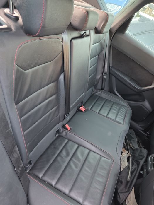 Fotele wnętrze boczki tapicerki drzwi seat ateca FR czarna skóra elek